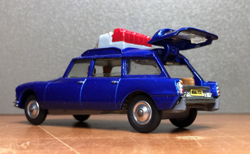 Illustration for article titled French Friday: Citroen Safari by Corgi